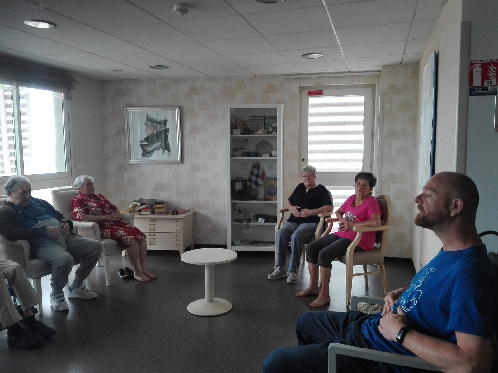 yoga sur chaise, seniors, gestion des émotions, détente