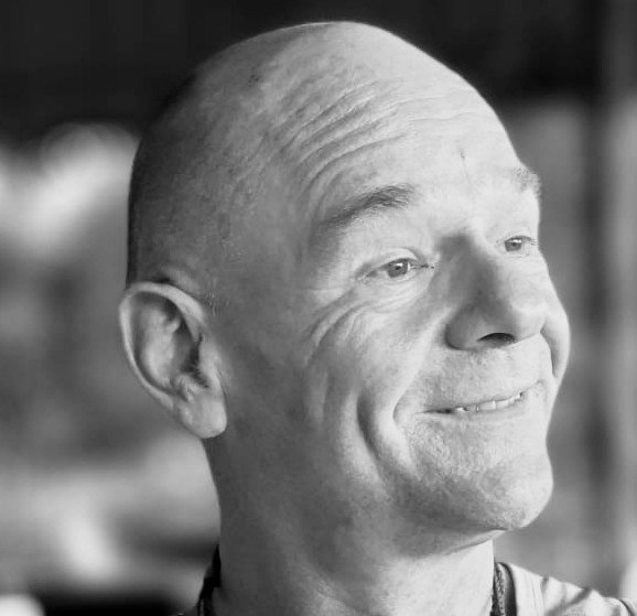 Sebastien Moussu, psychomotricien, hypnotherapeute, professeur de yoga